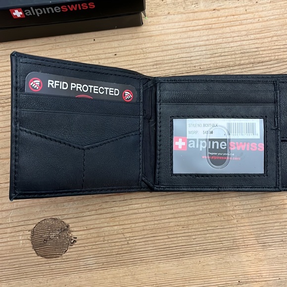 Brand new! Never used! Alpine Swiss men’s wallet. - Picture 2 of 7
